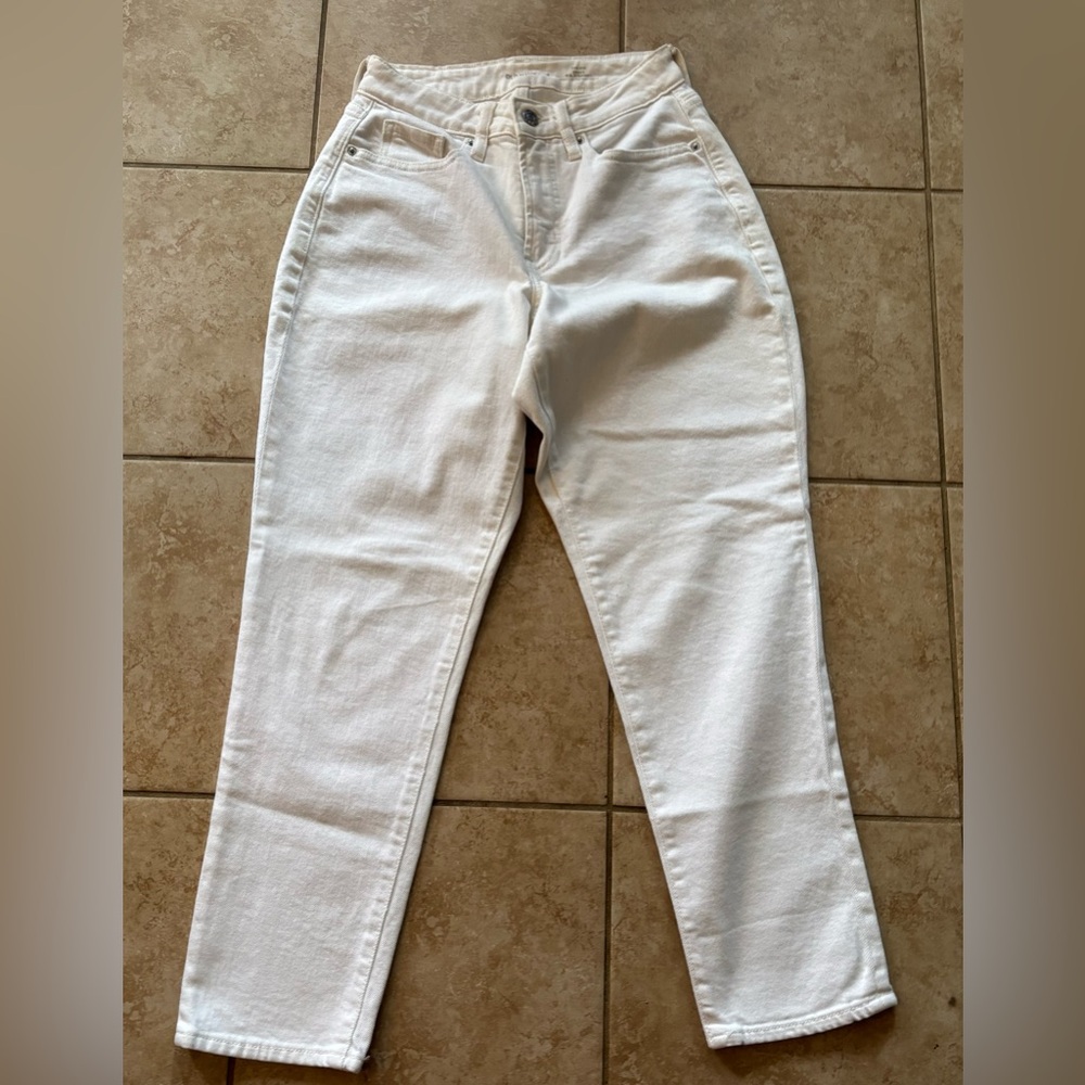 Gently Used Women’s Old Navy High Rise Curvy Straight White Jeans